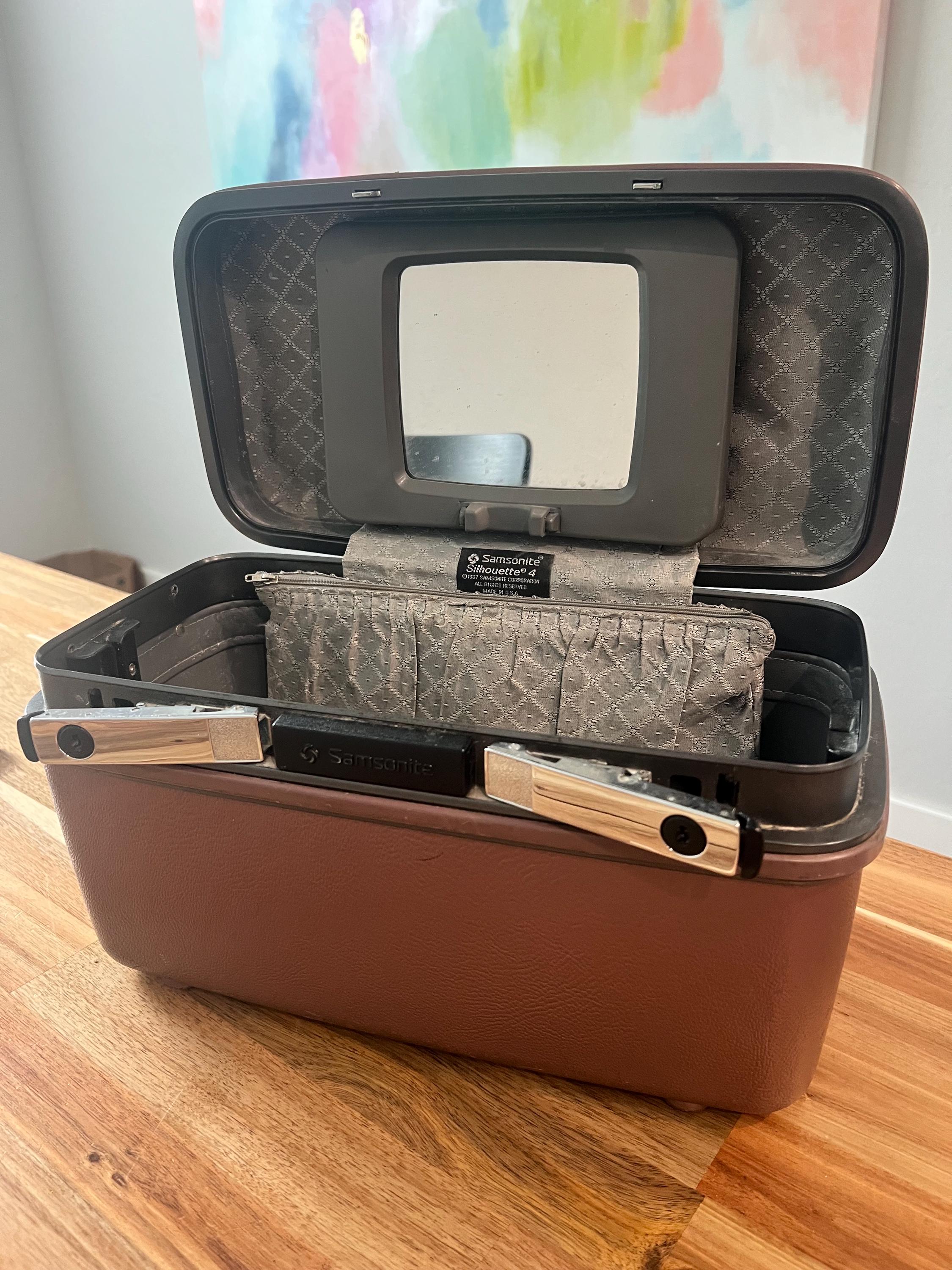 Vintage Samsonite Silhouette Traveler Carry on Makeup Case in
