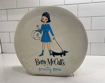Vintage Round Betsy McCalls Pretty Pac Case, 1950s Doll Case | Vintage Toy