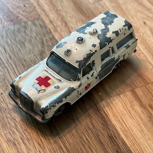 Matchbox King Size K-6 Vintage Mercedes Benz Ambulance