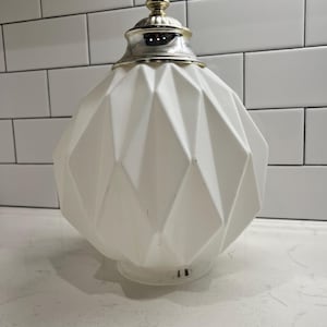 Vintage Geometrische Weiß Glas Lichtschirm | Art Deco Swag Light 9,5 cm Fitter