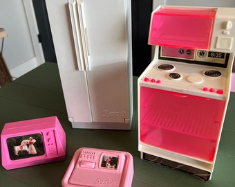 CHOICE Vintage 1980s Deadstock Mattel Barbie Refrigerator With Barbie Food Barbie Oven Stove Barbie Television TV Barbie Computer Etsy Canada