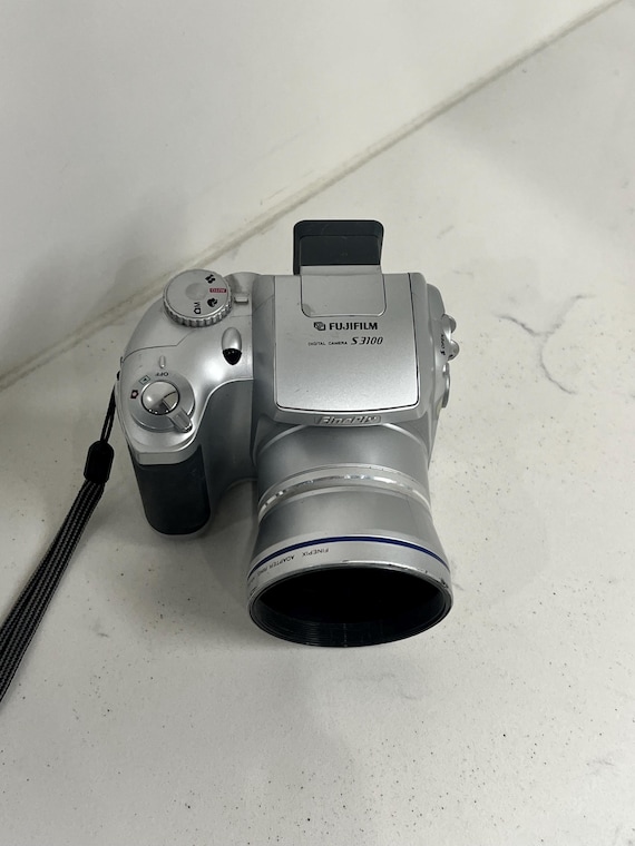 Fujifilm Finepix S3100 4MP Digital Camera With 6x Optical Zoom