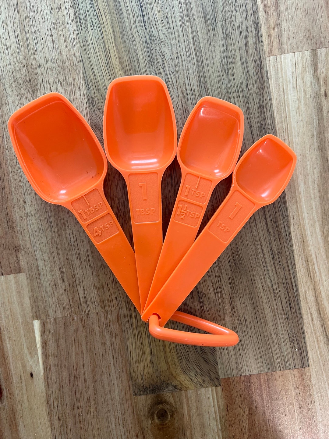 Vintage Orange Tupperware Plastic Measuring Spoons Set. US 