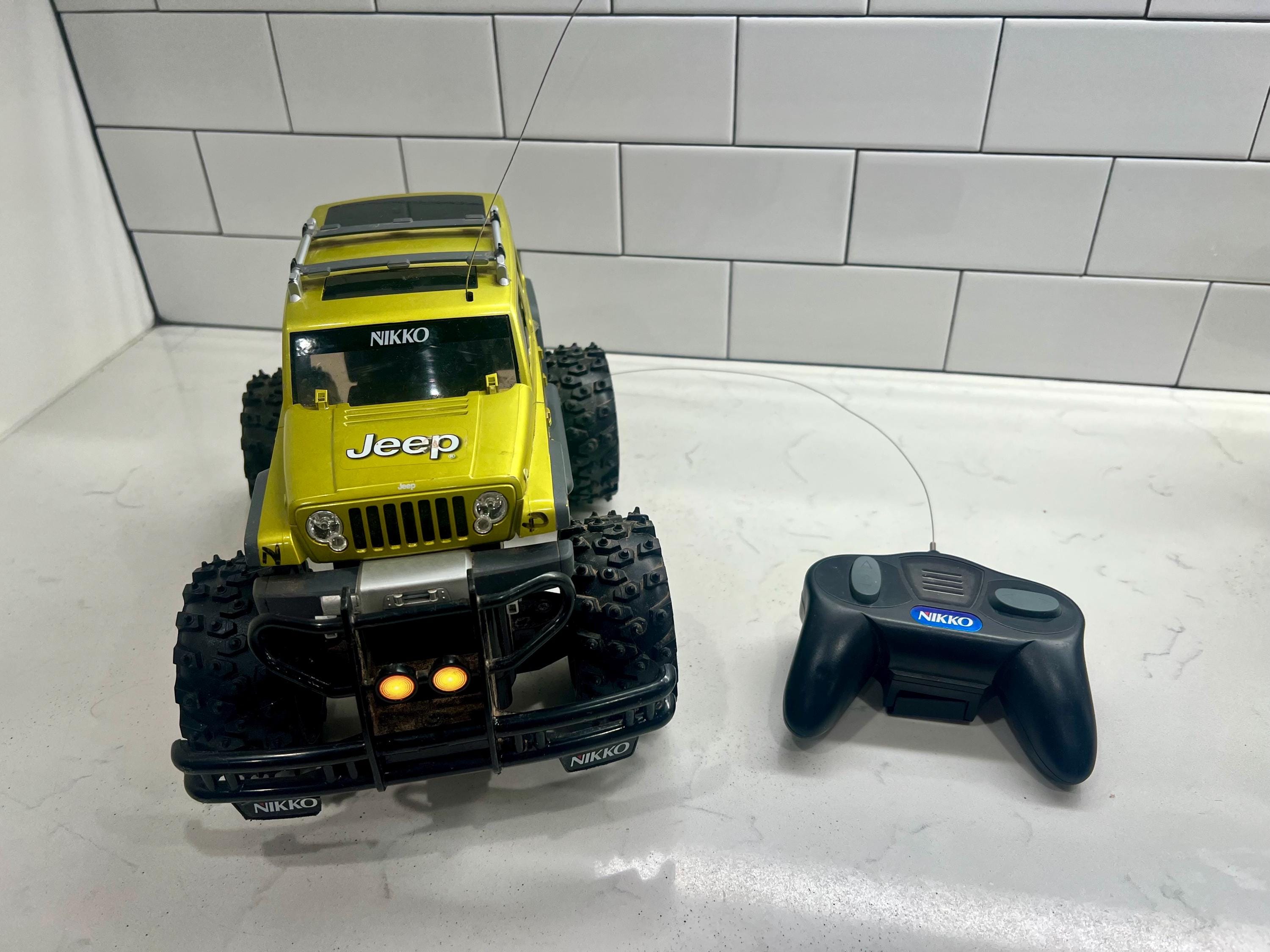 Nikko Radio Control Jeep Rescue off Road Trucking 1:18 Scale Toy