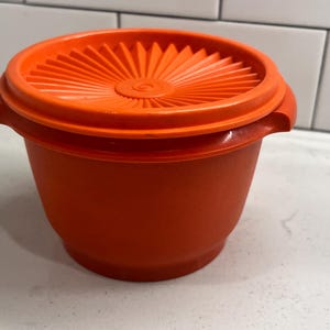 Tupperware Round Servalier Orange Vintage Bowl 886-02