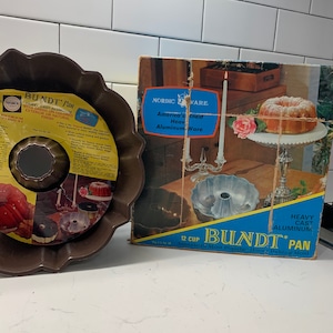 Nordic Ware Vintage 12 Cup Aluminum Bundt Pan | Silver Mid Century Farmhouse Cake Pan