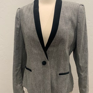 Sasson Vintage 1980s Herringbone Women&#39;s Black and White Blazer with Black Velvet Detail | Work Wear | Retro Fashion
