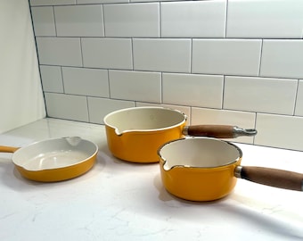 CHOICE Vintage Le Creuset Frankreich Emaillierte Gusseisen-Kochtöpfe in Senfgelb 14, 16, 18