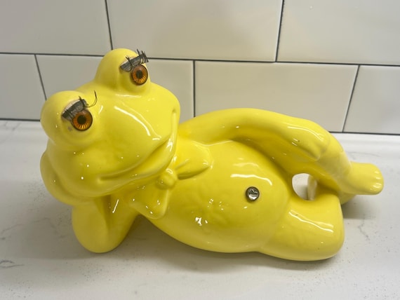 Enchanto California Pottery Ceramic Yellow Frog With Eyelashes