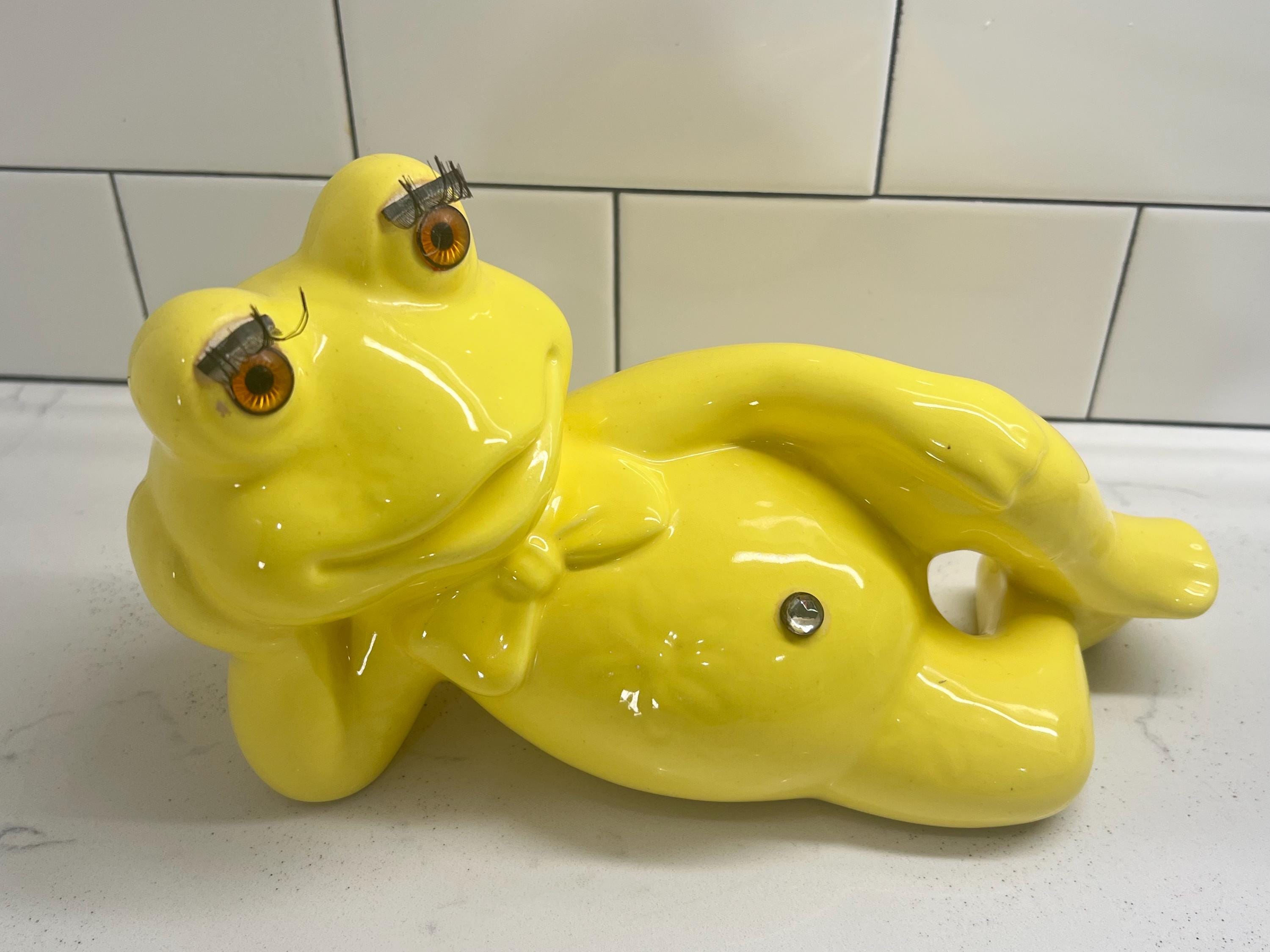 camella frog pup (yello moon× celso) oc Enchanto California Pottery Ceramic Yellow Frog With Eyelashes