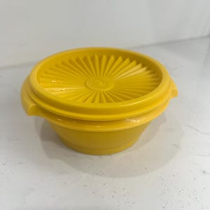Tupperware Round Servalier Yellow Bowl 1323