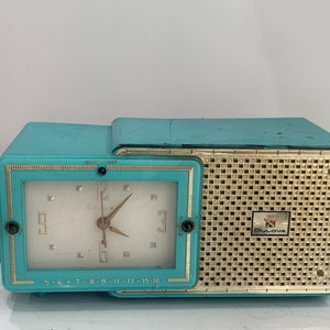 Teal Blue Retro Jetsons 1957 Bulova Model 120 Tube AM Clock Radio
