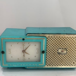 Turquoise and White 1960 General Electric Model C-4518 AM Vintage Radi –  Retro Radio Farm