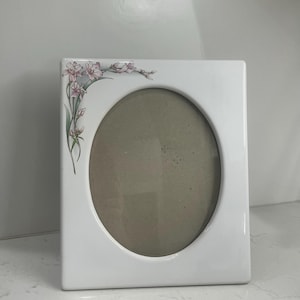 Vintage Floral Ceramic Picture Frame, Pink Floral Oval Photo Frame, 90s 9.5x12” Tabletop Frame