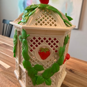 Vintage Strawberry Shortcake Garden Gazebo House American Greetings Corp 1981
