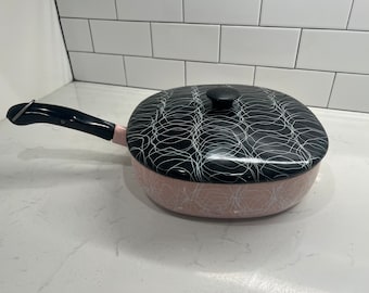 Mid Century Serendipity Chromoveil Esmalte 10" Pan Retro Rosa y Negro