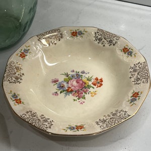 Antique Colonial Dames by Crown Floral 22k Gold Rimmed Set of Two Bowls