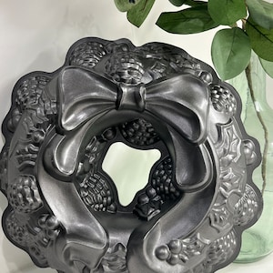 NW85348 Holiday Wreath bundt cake pan by Nordic Ware