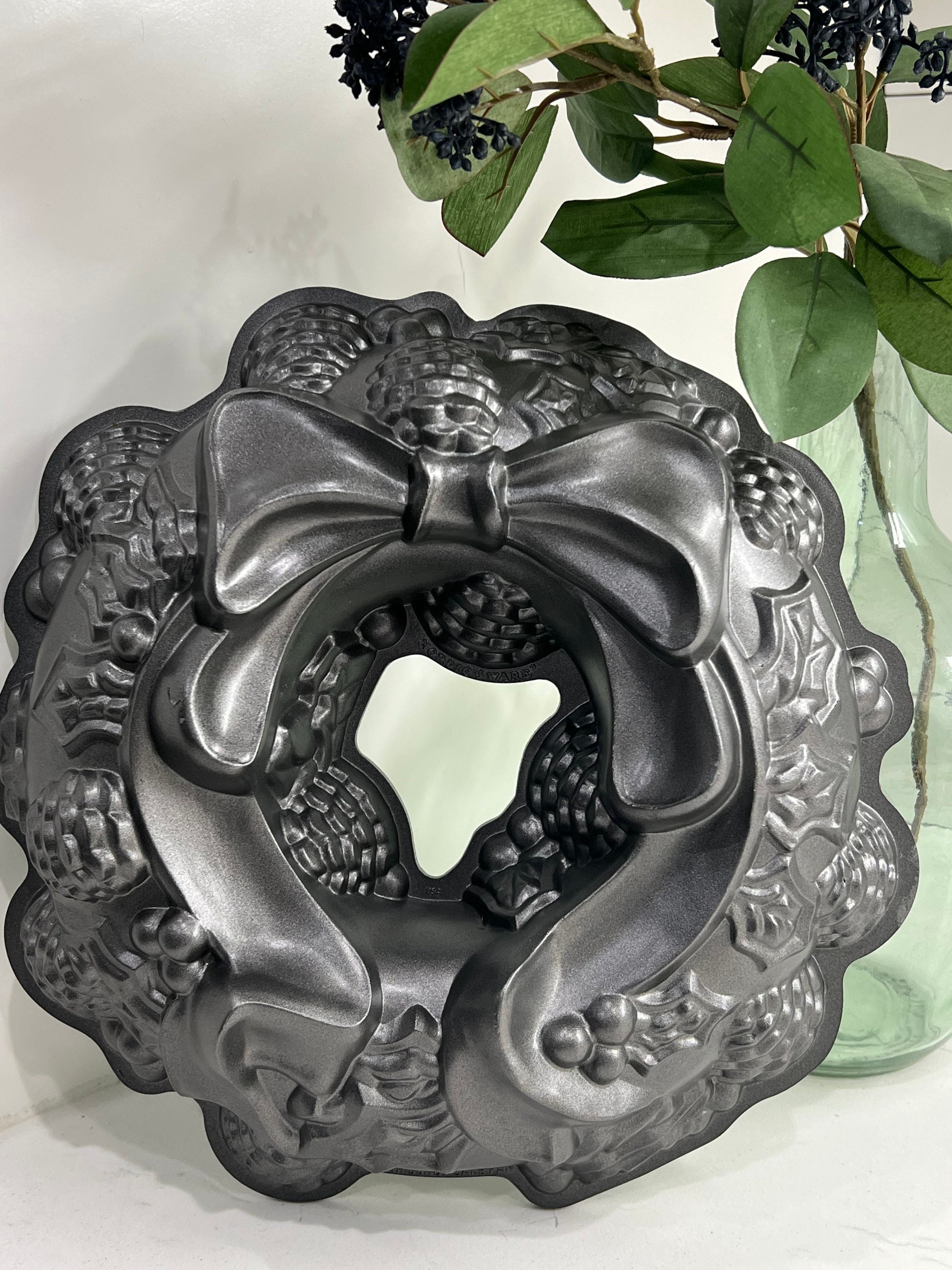 Nordic Ware Seasonal Holiday Wreath Bundt Cake Pan & Reviews