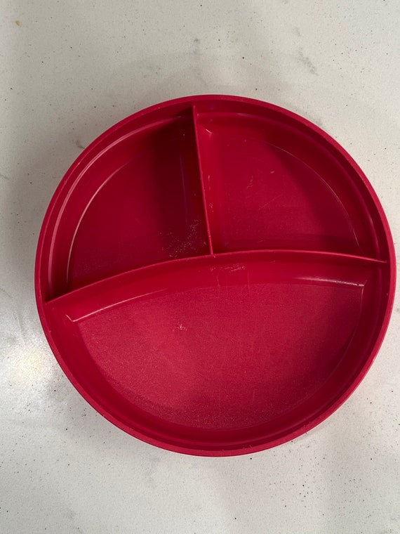 Tupperware Munch Kids Red Plastic Divided Plate 2552A-2
