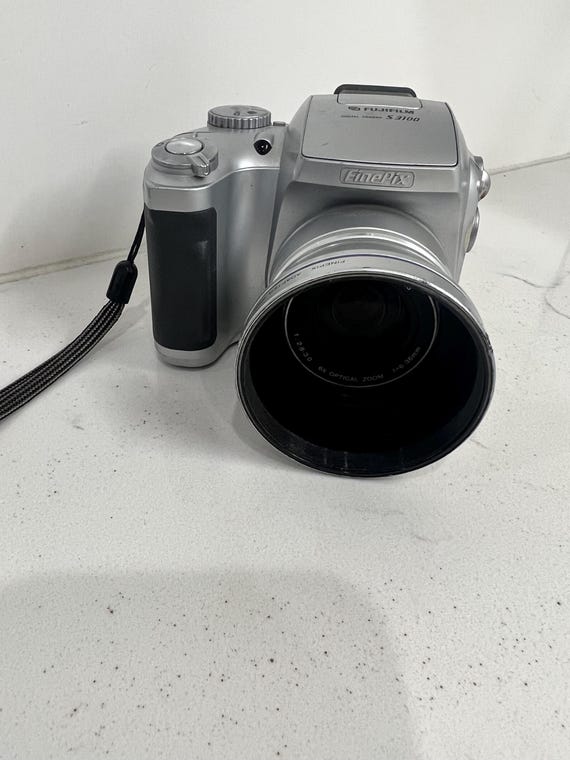 Fujifilm Finepix S3100 4MP Digital Camera With 6x Optical Zoom
