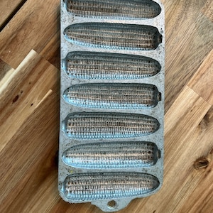 Vintage gegoten aluminium maisbroodvorm. broodvorm, vintage broodvorm, keukendecor, woondecoratie, maisoorvorm, maisvorm, vintage mal