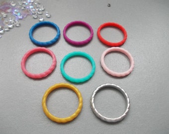 1 x silicone rubber fashion finger ring, twist design, choose colour