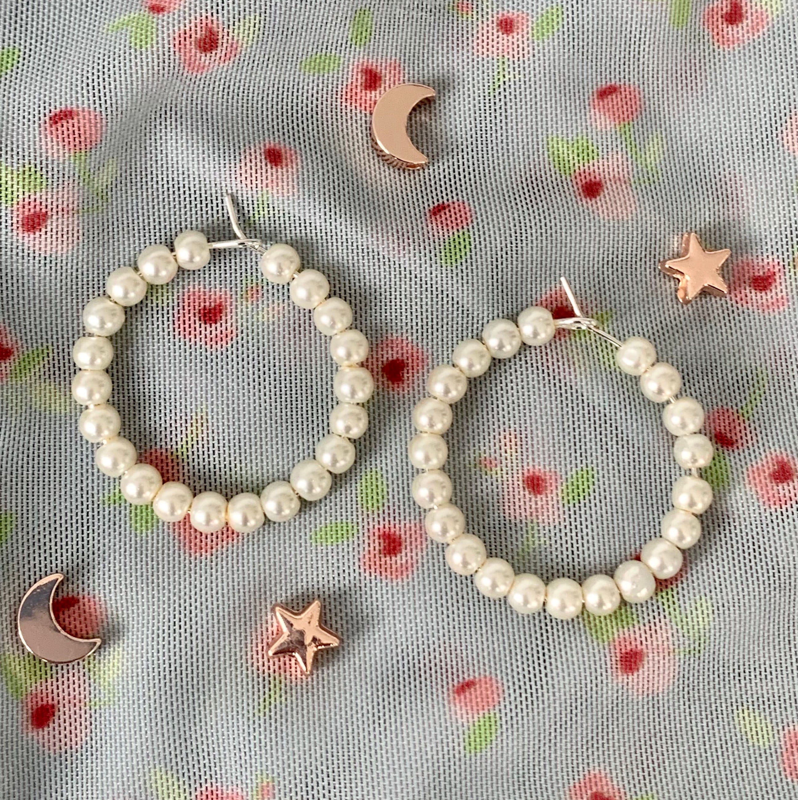 5 Paia Orecchini A Perla Per Donna – Set Con Perle 4-8 Mm – Acciaio Inox Chirurgico – Semplici, Eleganti, Ipoallergenici - 2