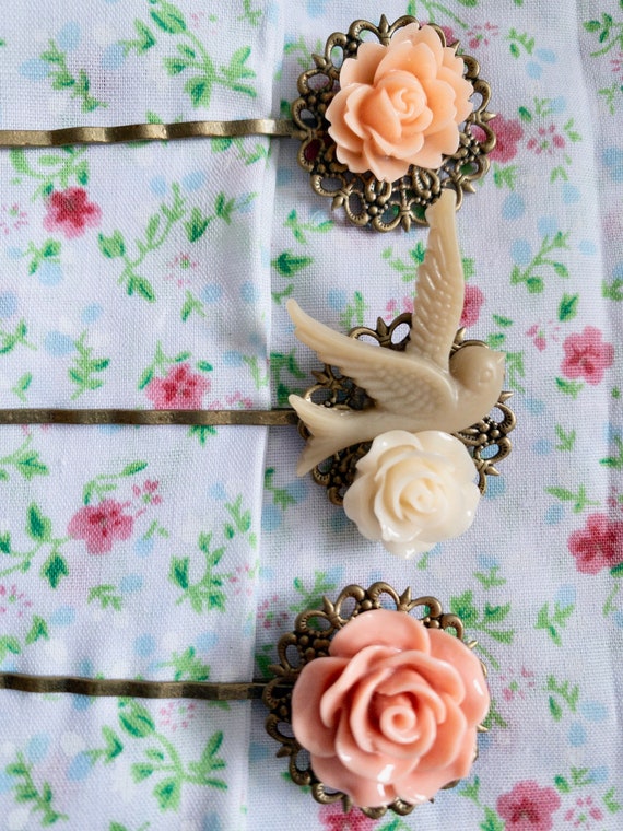 Vintage Rare Unique Comb Claws Clips Pins 7 Piece Rose Hair Set Kitsch - Pearlized Cream Kitschpop Curved Claw Clip 7 Piece  main image 4