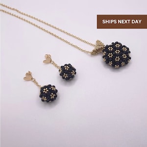Black Petunia Necklace Set Crystal Glass Beads Necklace & Earrings Set Formal Gold Chain with Beaded Round Black Pendant Gift for Birthday