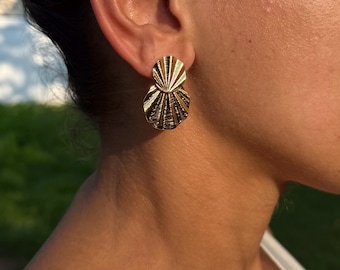 Golden Shell Shaped Earrings Super Lightweight Earrings Gold Modernist Statement Earrings Retro Textured Post Earrings Nautical Earrings
