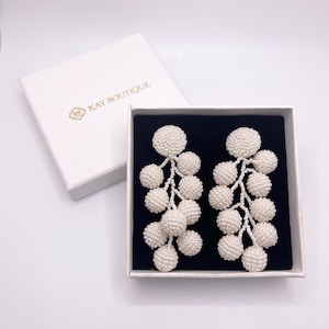 Weiß abgestufte Lange Ball Ohrclips Perlen Kokosnuss Ohrringe Für Party Boho Braut Ohrringe für Tropische Urlaub Pom Pom Ohrringe