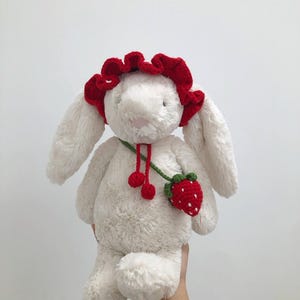 Strawberry beanie and bag set for jellycat, handmade outfit for jellycat bunnies, Jellycat doll clothes, Outfits for bunny doll