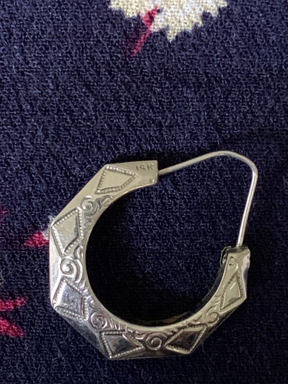 vintage single 14k white gold hoop earring / engr… - image 5