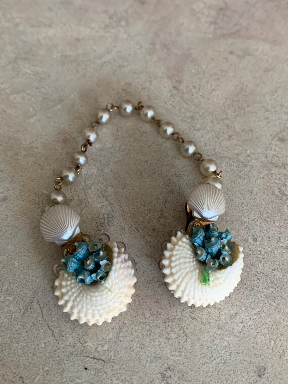 vintage seashell and pearls 1950s sweater clip
