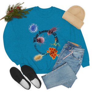 Microbiologia Regali divertenti di microbiologia Regalo per studenti di biologia Felpa girocollo in misto pesante unisex Camicia microbiologica di colore chiaro immagine 2