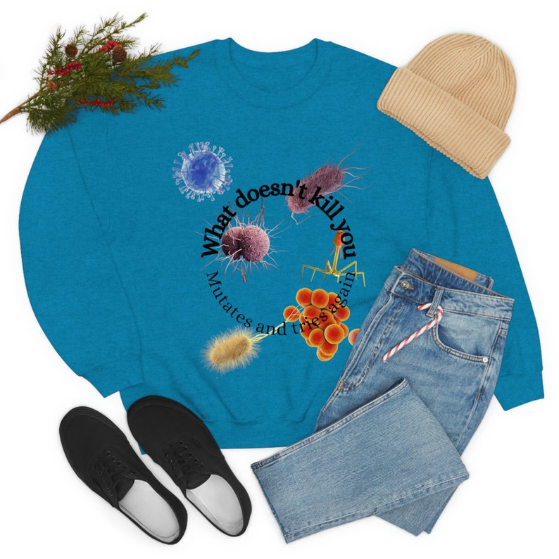 Microbiologia Regali divertenti di microbiologia Regalo per studenti di biologia Felpa girocollo in misto pesante unisex Camicia microbiologica di colore chiaro immagine 2