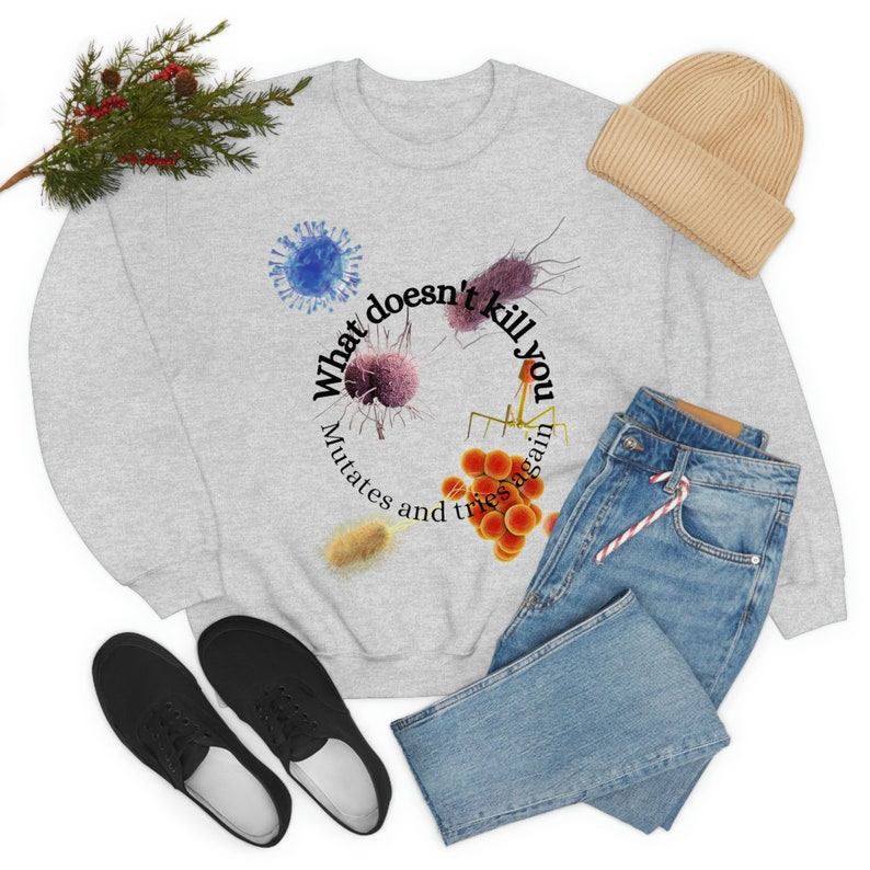 Microbiologia Regali divertenti di microbiologia Regalo per studenti di biologia Felpa girocollo in misto pesante unisex Camicia microbiologica di colore chiaro immagine 5