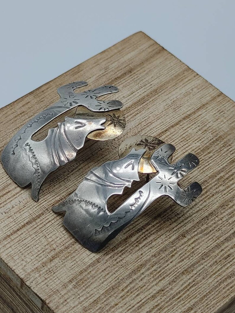 Wolf Howling at the Moon Vintage Navajo Sterling Silver earrings JT84
