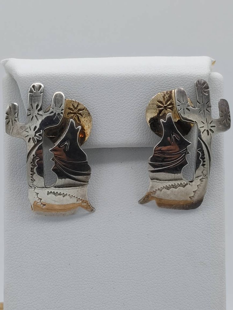Wolf Howling at the Moon Vintage Navajo Sterling Silver earrings JT84