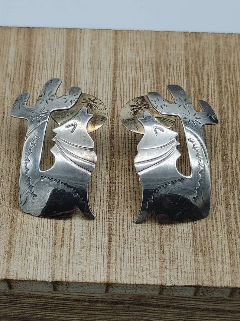 Wolf Howling at the Moon Vintage Navajo Sterling Silver earrings JT84