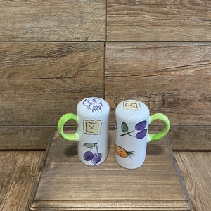 Salt and Pepper Shaker with Vegetable and Pasta Design | Condiments