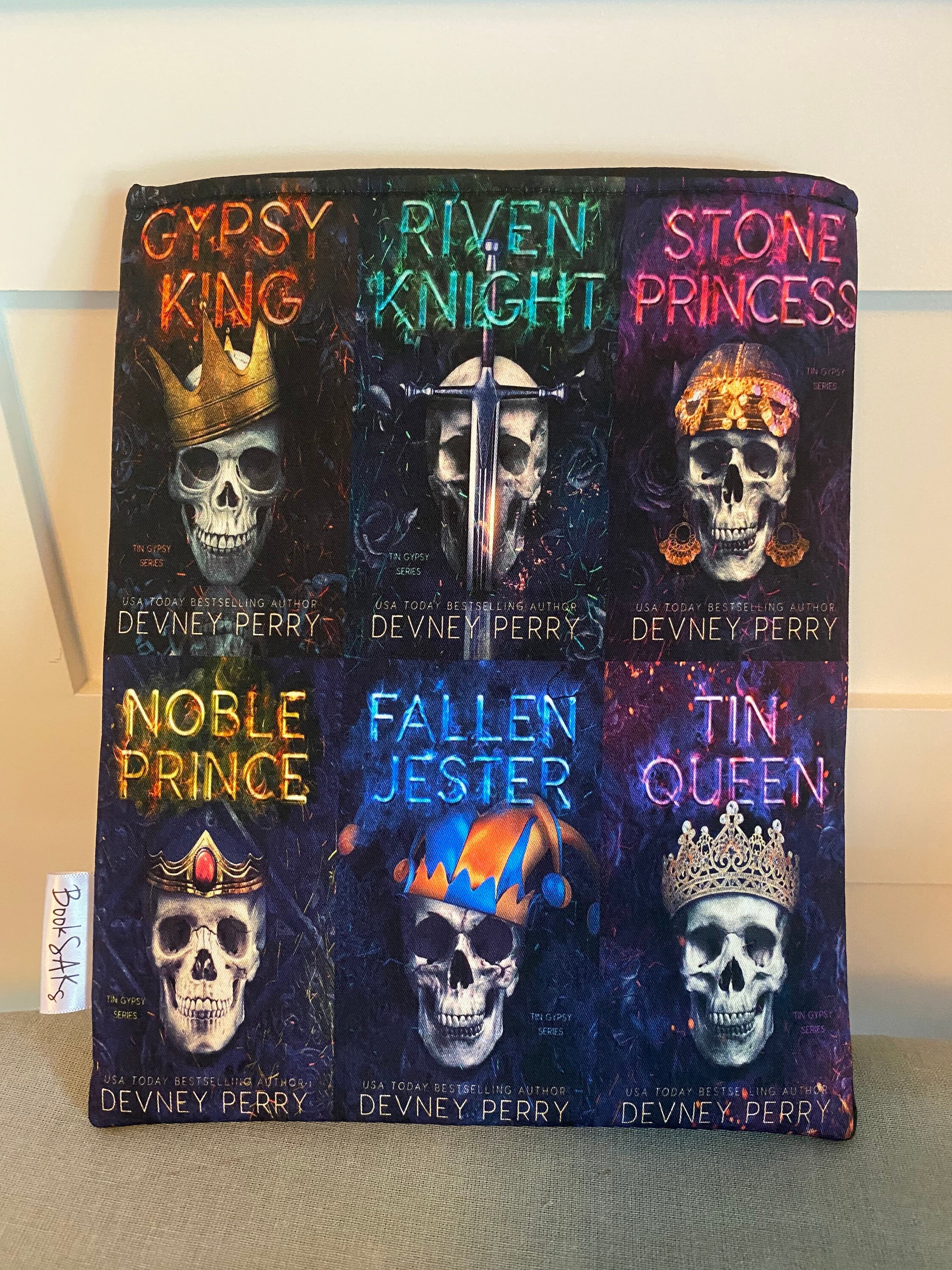 BookSAKs Devney Perry Tin Gypsy Sleeve