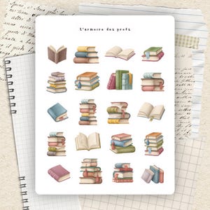 Peut inclure: Une planche d'autocollants avec des illustrations de livres de différentes couleurs et styles. Certains livres sont ouverts, d'autres empilés. Le texte "L'armoire des profs" est en haut. Le fond comprend du papier de cahier et des écritures.