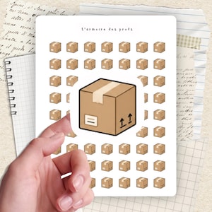 Puede incluir: Una hoja de pegatinas con una pegatina grande de caja de cartón marrón rodeada de pegatinas de cajas más pequeñas. El texto "L'armoire des profs" está en la parte superior. La imagen está sobre un fondo blanco.