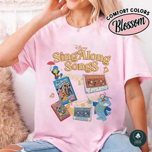 Retro Disneyland Sing-Along Songs Shirt, Retro 90s Disneyworld VHS Tape Tee, Funny Nostalgia Graphic Top, Classic Disneyland Music Fan Gift zdjęcie 3