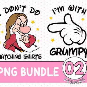 Op de afbeelding: Een digitale download van twee bijpassende shirtontwerpen met een chagrijnige dwerg en een wijzende hand met de tekst "Ik doe niet" en "Ik ben met Grumpy". De ontwerpen maken deel uit van een PNG-bundel met 02 ontwerpen.