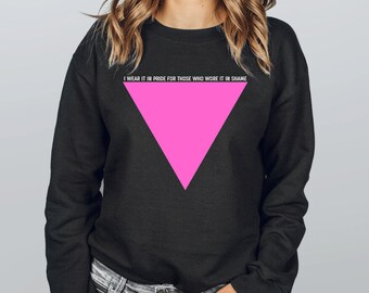 Triángulo Rosa- Lo llevo en orgullo para aquellos que lo usaron con vergüenza Unisex Heavy Blend Crewneck Sudadera lgbt gay transgénero
