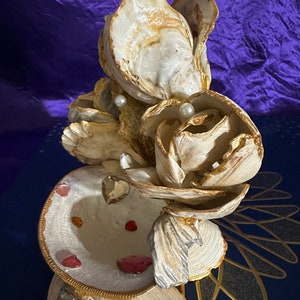 holder - shell. Composition from seashells for jewelry. For this offer, no two are alike.