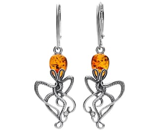 Brincos pendentes em prata e âmbar báltico com formato de polvo.